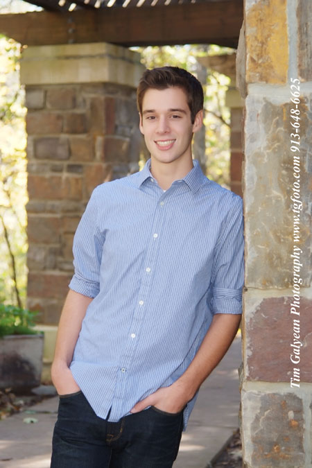 Overland,Park,arboretum,portraits,buildings,Kansas,City,senior,pictures